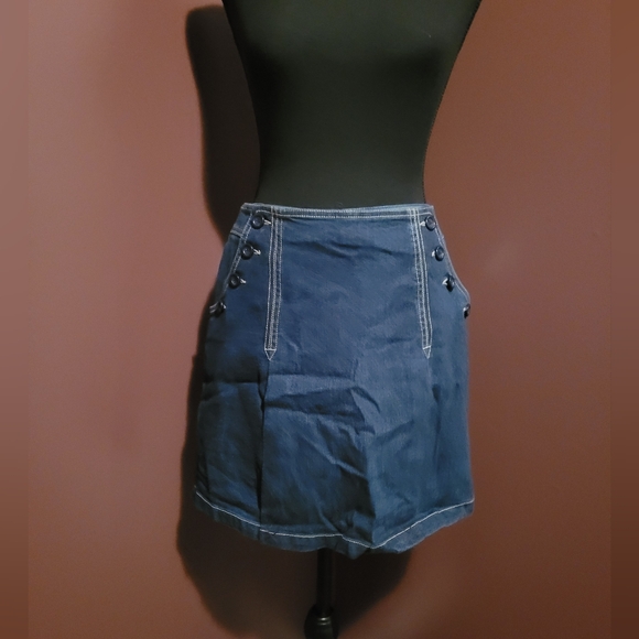 NWT Jessica Dark Jean Skort, with button detail. - Picture 10 of 13